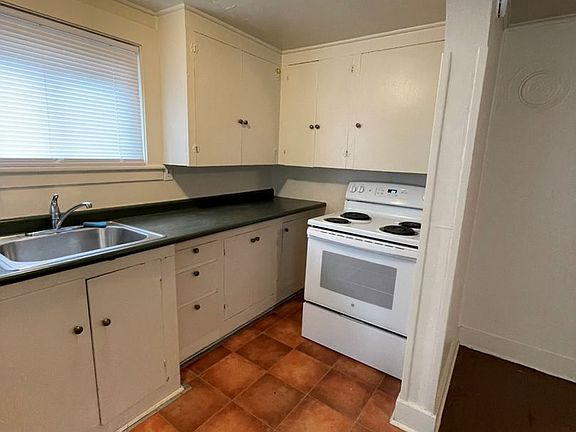 3rd image of 1577 W 11th Aly #1