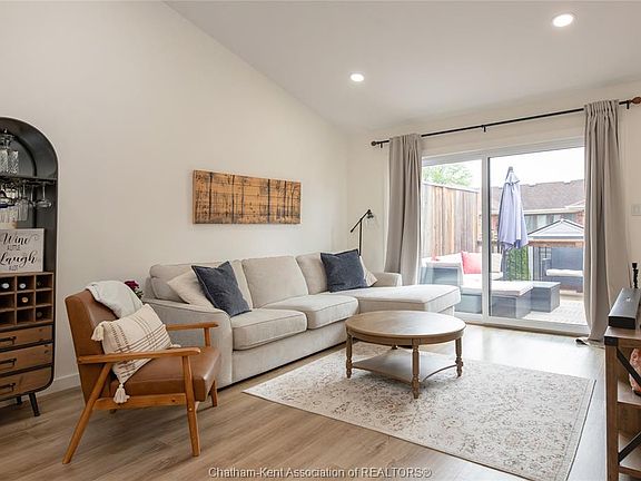 3rd image of 14 Clara Cres