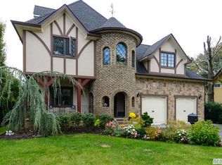86 Cocks Ln, Locust Valley, NY 11560
