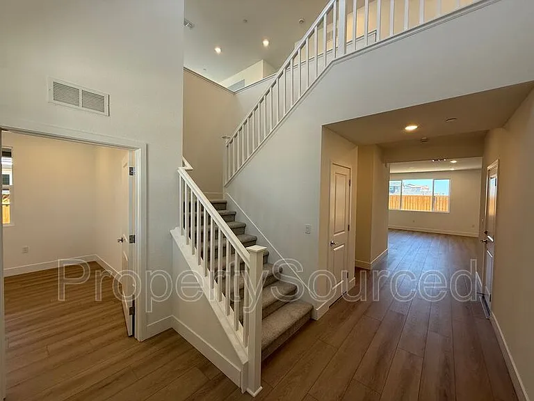 1336 N Martorella Ave — Photo 4