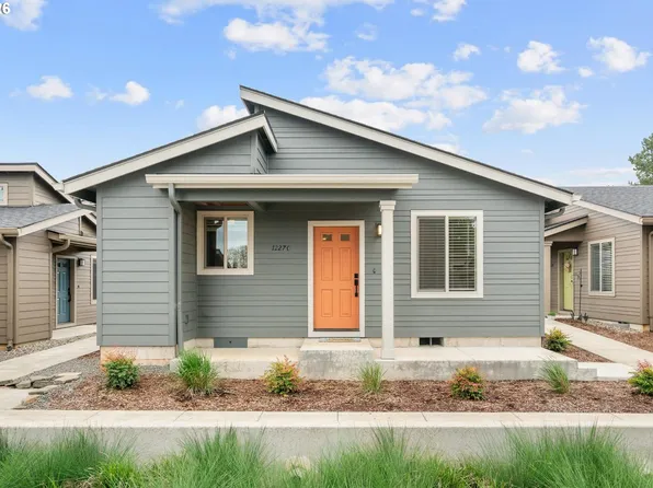 12270 Meadowlawn Dr, Oregon City, OR 97045