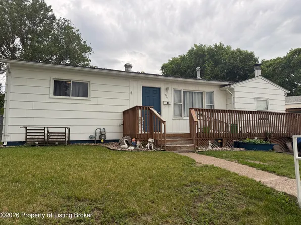 731 Boehm Dr, Bismarck, ND 58504