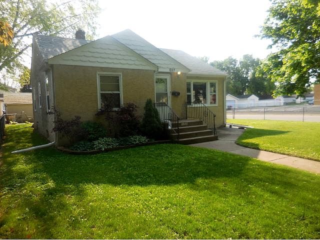 1st image of 657 6th Ave S