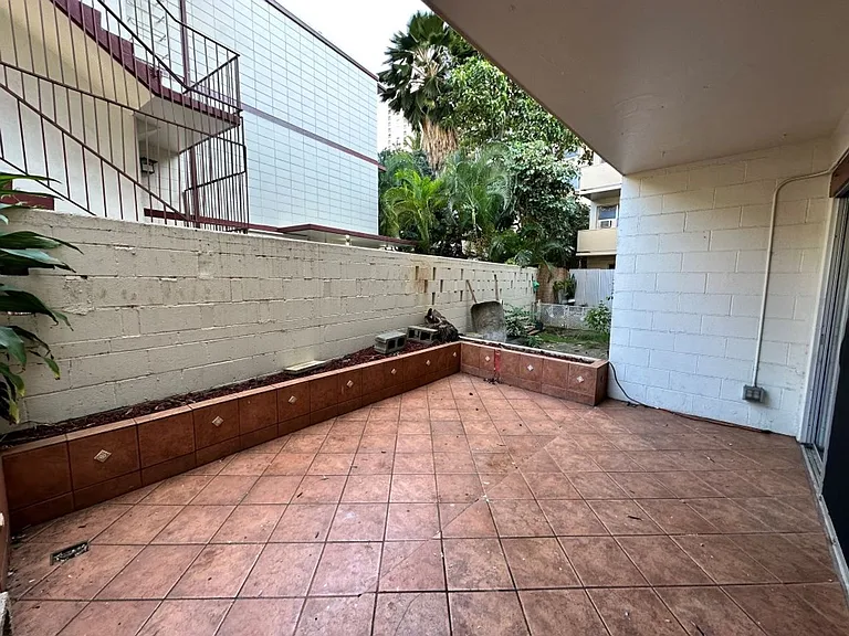 369 Hobron Ln — Photo 10