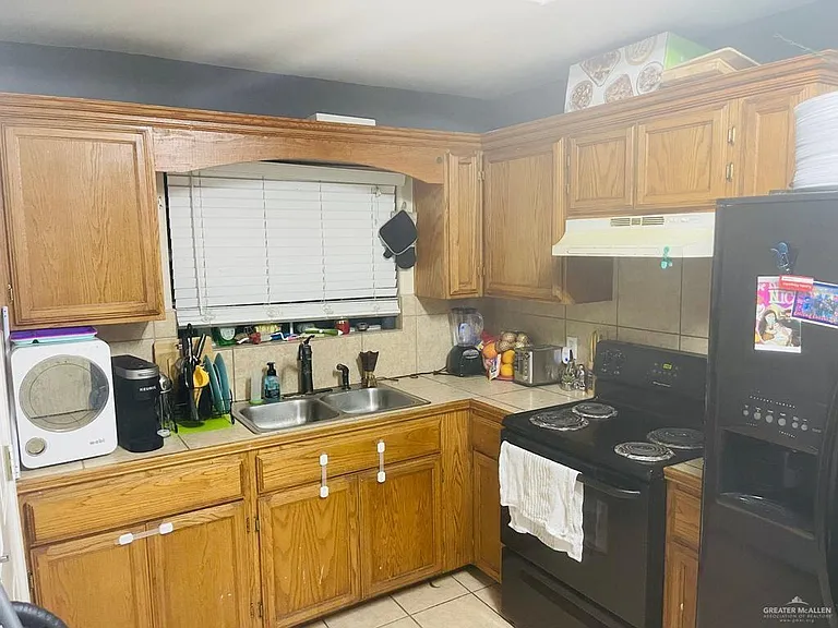 438 Alma Ave — Photo 4