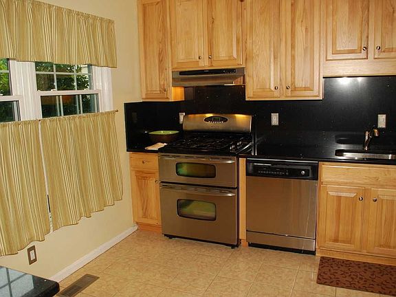 Kitchen - Light Oak Cabinets 