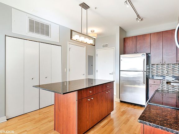 5th image of 565 W Quincy St Unit 1015