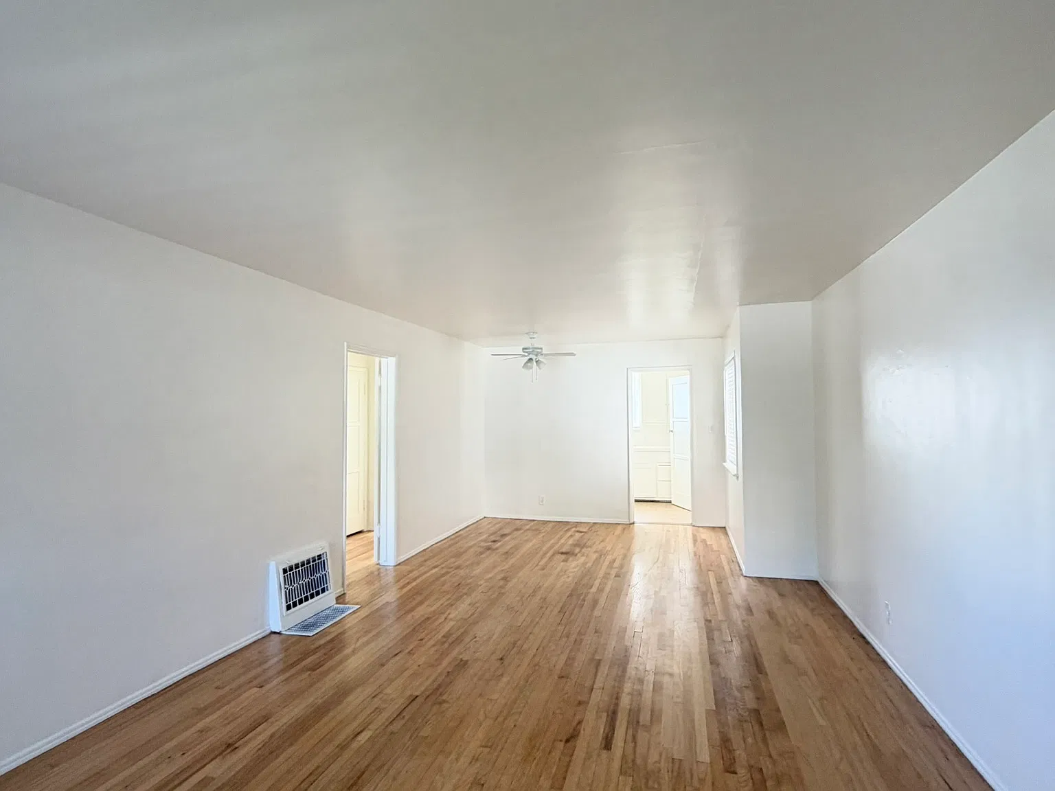 2 bed, 900 sqft, $2,250 — Photo 2