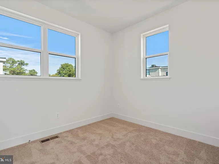 2038 Tysons Ridgeline Rd — Photo 25