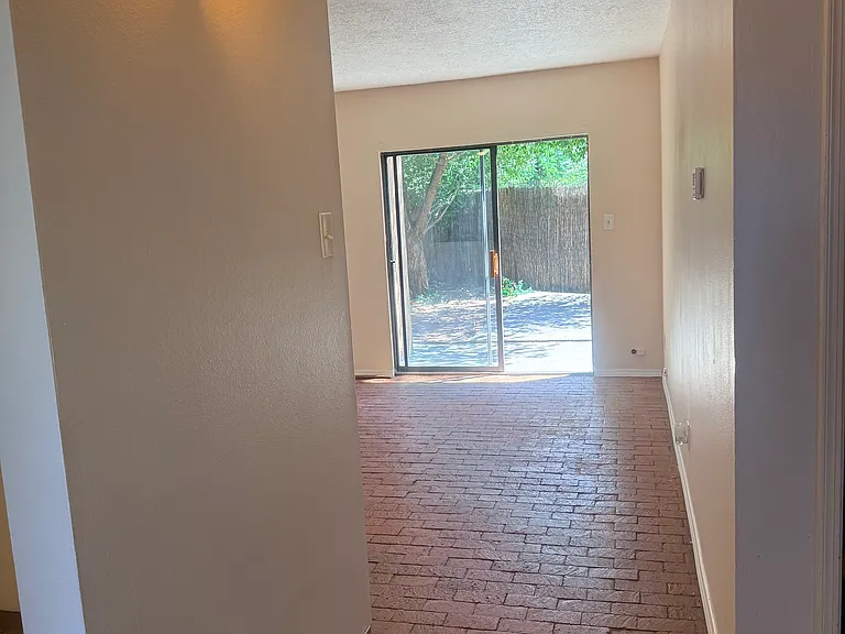 7506 Penn Ln NE #B — Photo 4