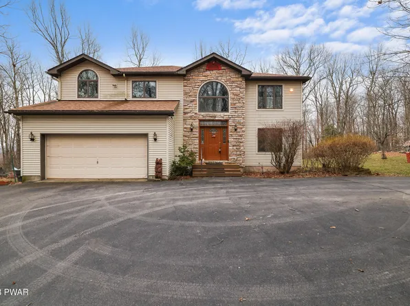 75 Four Pines Ln, Hawley, PA 18428