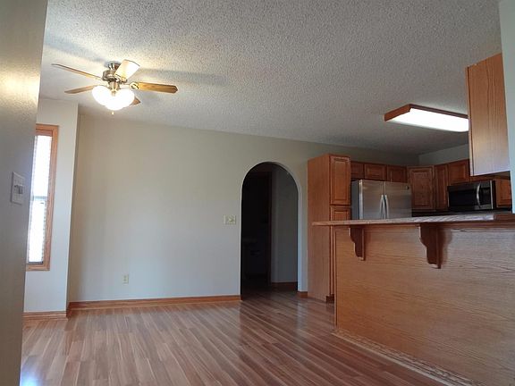 5th image of 410 Redbud Dr
