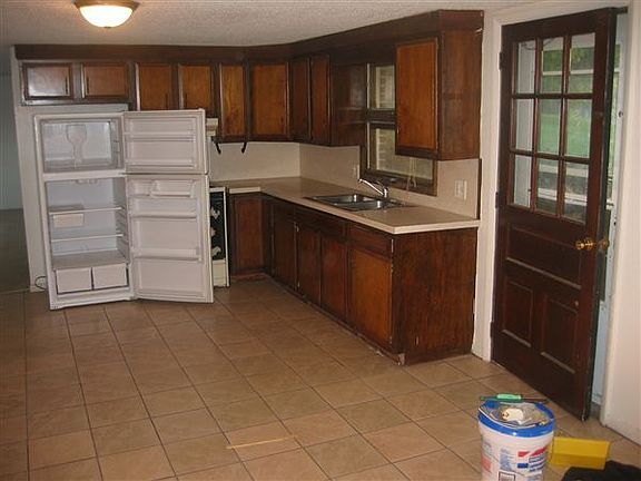beautiful tiled kitchen