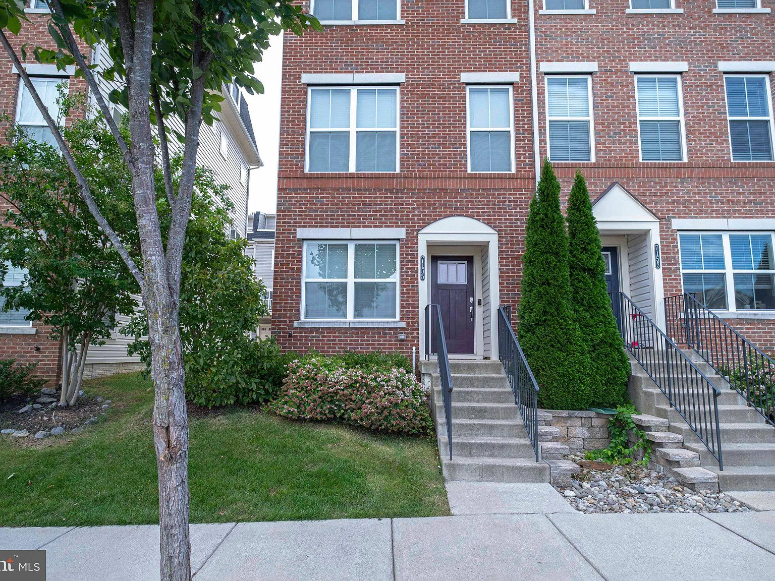 3 bed, 4.0 bath, 2150 sqft, $2,600 — Photo 3
