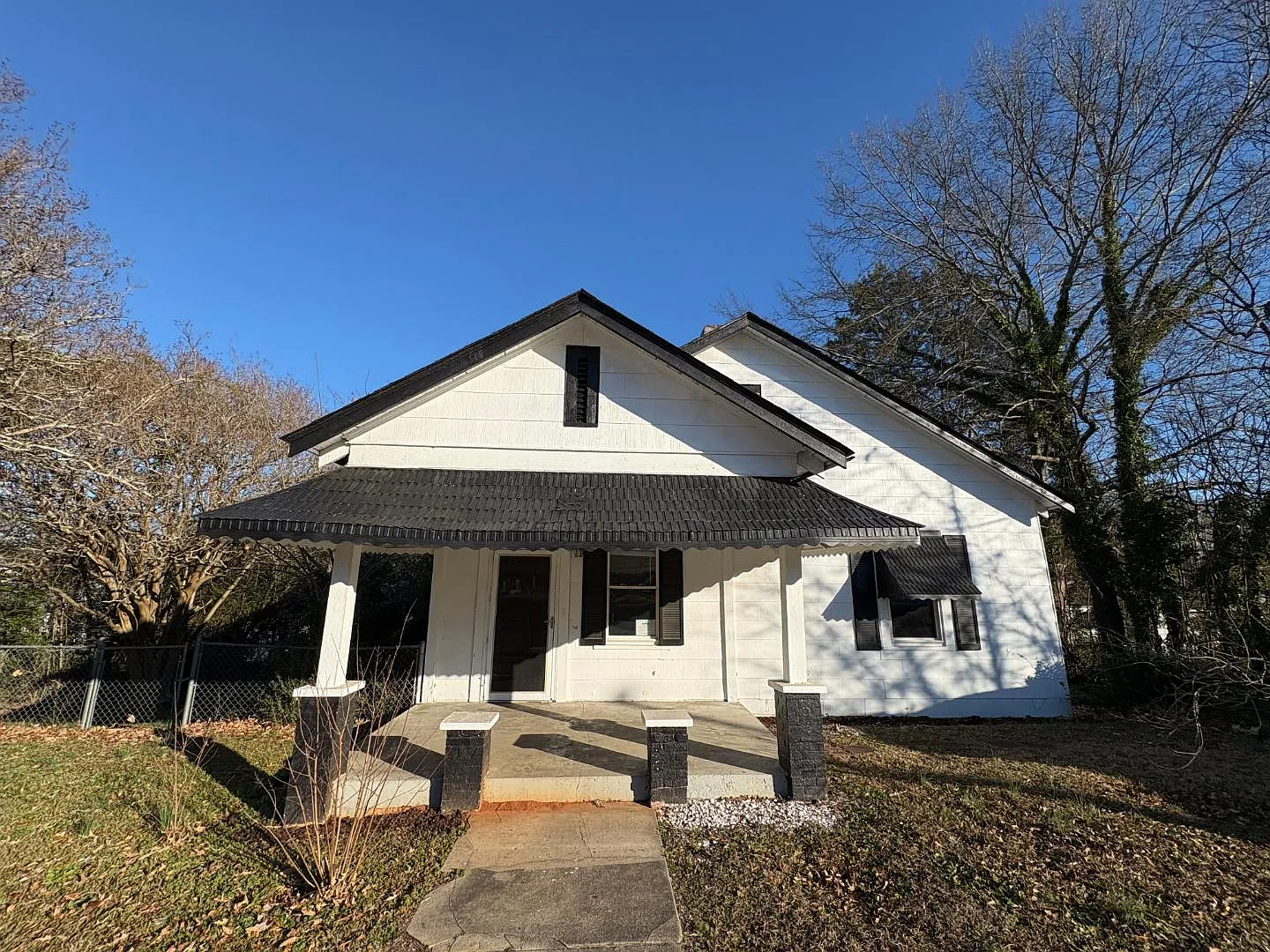 315 Columbia Rd — Photo 1
