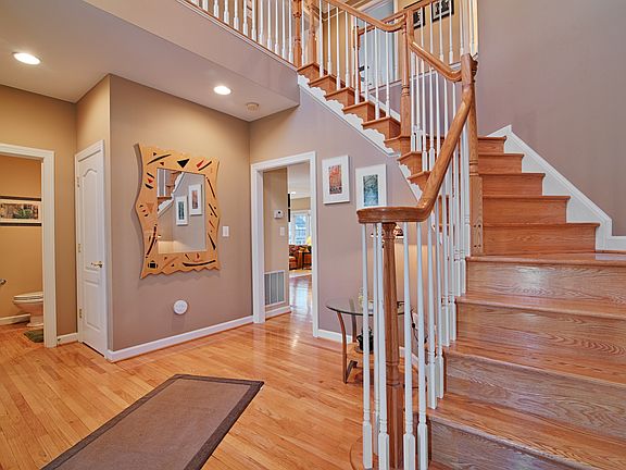 Elegant 2 Story Foyer