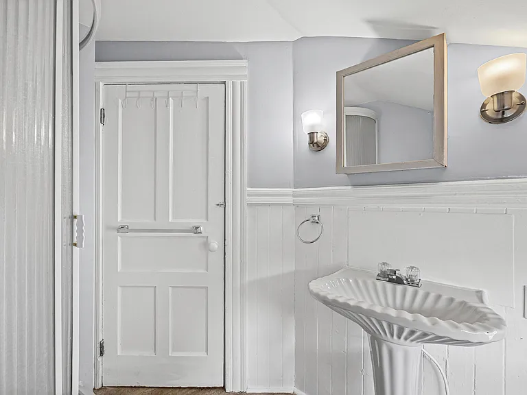 374 Park Ave #2 — Photo 19