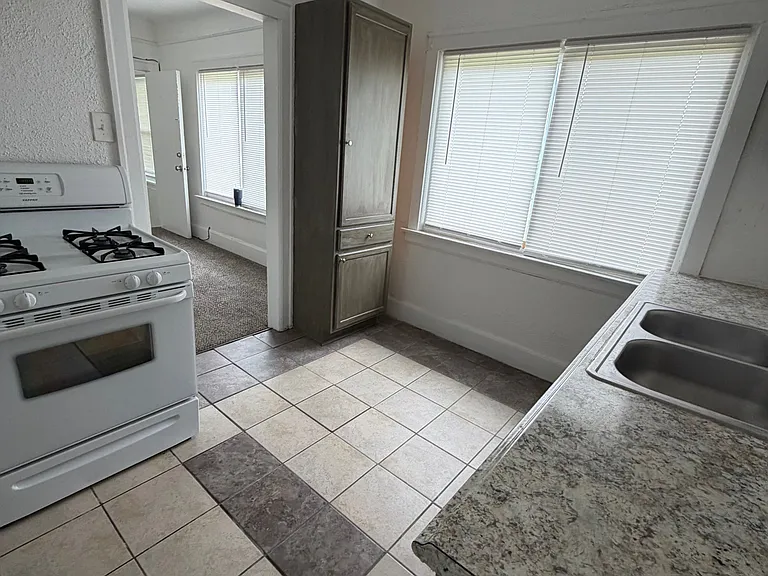 5261 Lakewood St #5261 — Photo 9