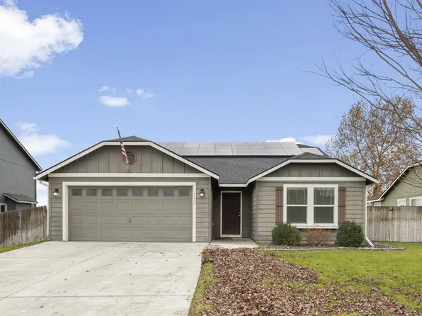 1800 Crab Apple Cir, West Richland, WA 99353