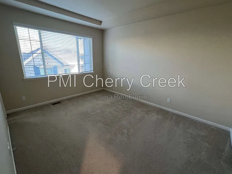 8159 S Akron Ct — Photo 17