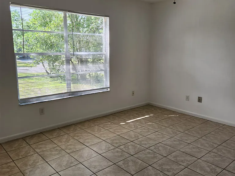 3 Spring Lane Way — Photo 4