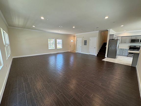 3rd image of 1137 Melrose Ave #1