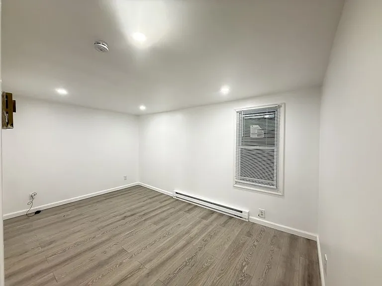 735 Main St — Photo 12