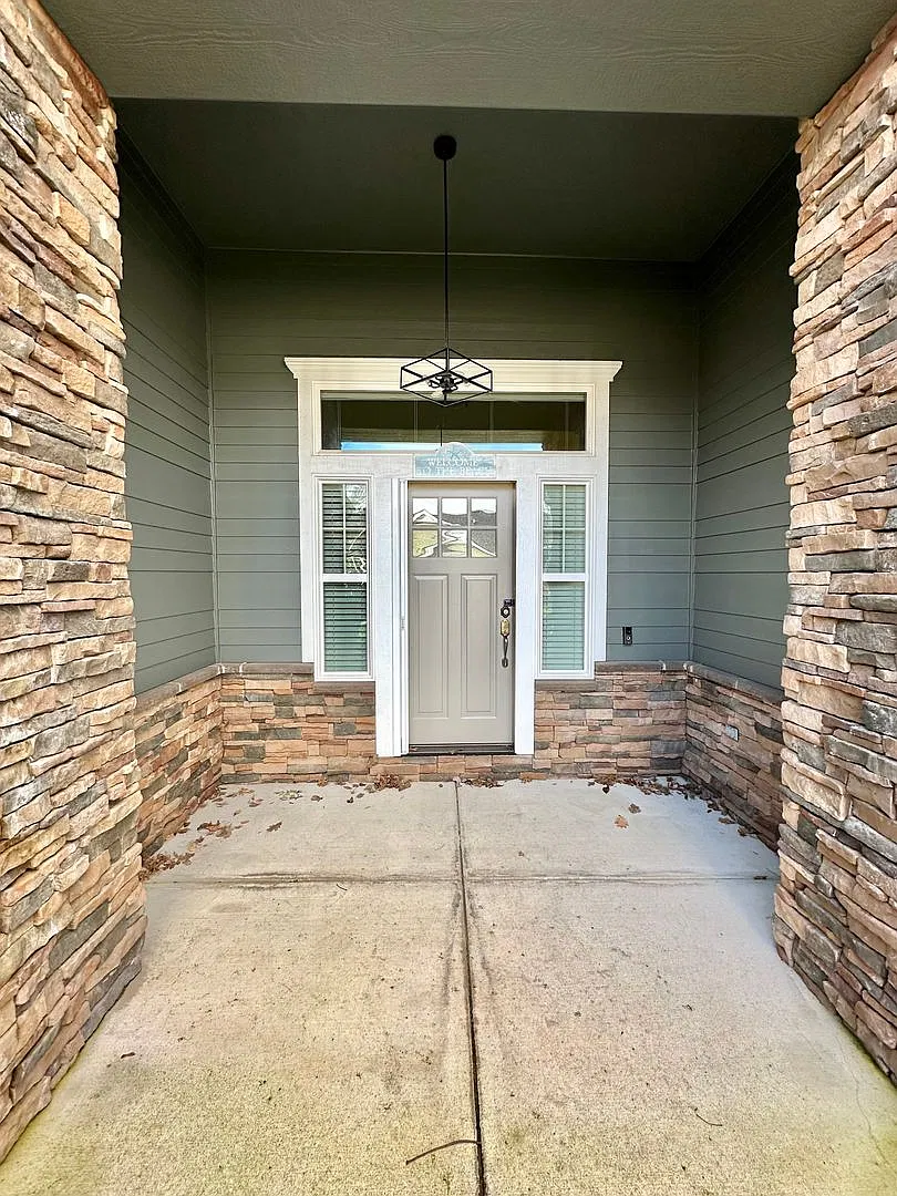 2 Bedroom-2 Bath single Family Home in Gate Community-Eagle Point Golf Course-Eagle Point, Oregon — Photo 3