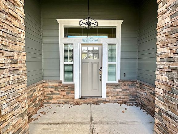 3rd image of 94 Skyhawk Dr