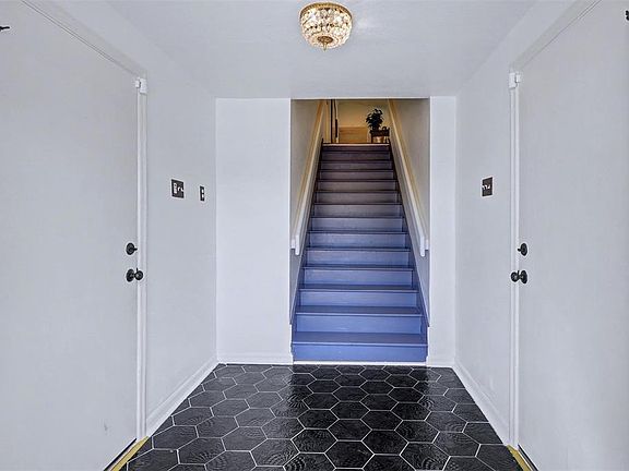 3rd image of 15517 Gulf Blvd