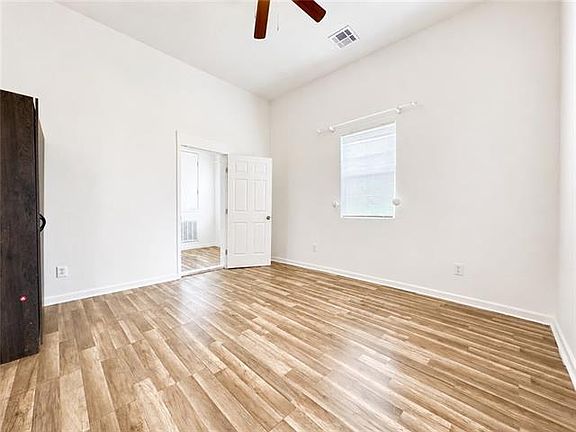 4th image of 433 Homer St