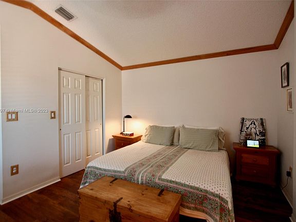 5th image of 925 Corkwood St