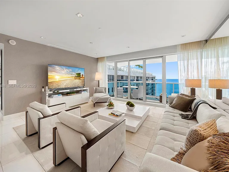 102 24th St #Penthouse 1718 — Photo 11