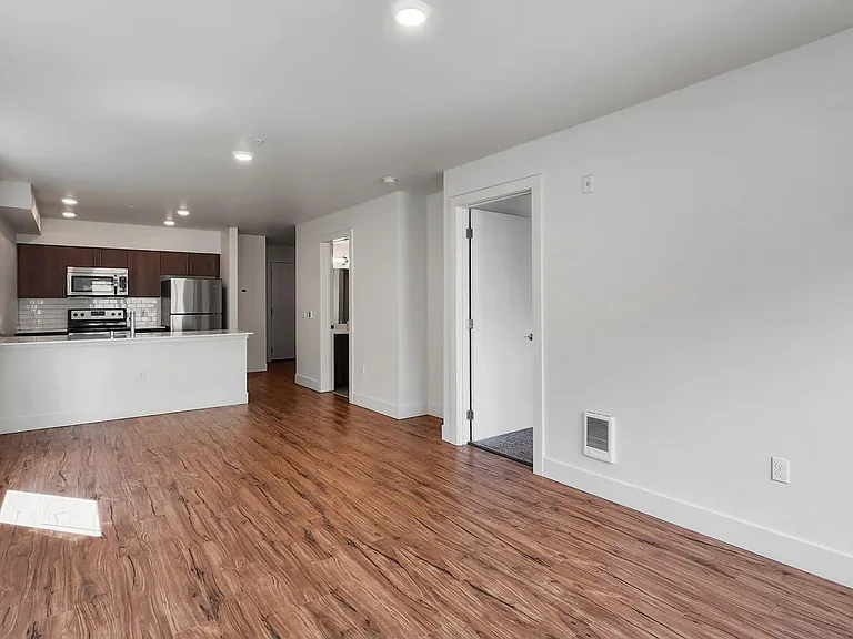 Dunn Motors Apartments — Photo 101