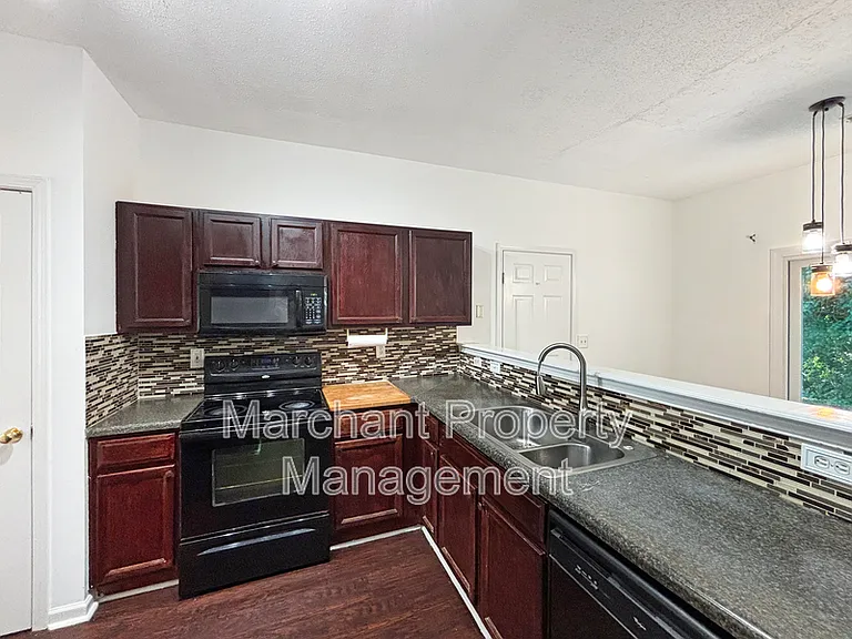 1 Appleton Ln — Photo 5