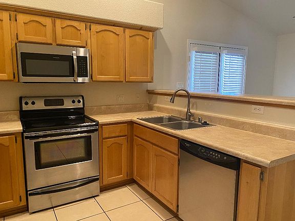4th image of 9746 E 38th Ln