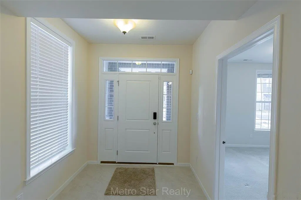 4 bed, 3.5 bath, 2686 sqft, $4,000 — Photo 4