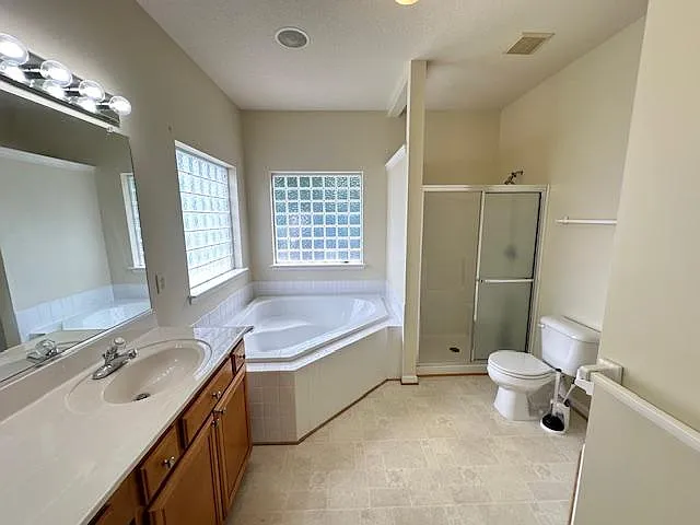 2565 Kentucky Derby Dr — Photo 30