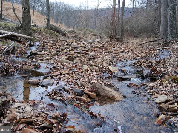 3 Terrain Dr, Hedgesville, WV 25427