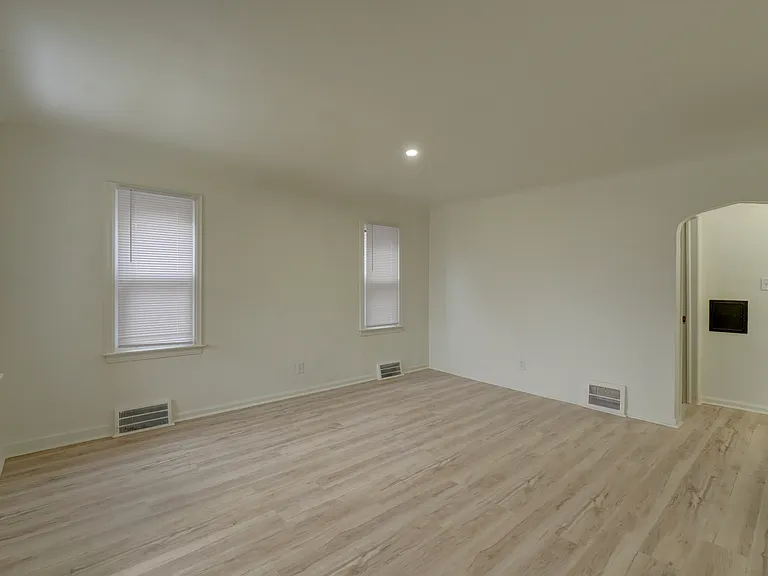 17388 Teppert St — Photo 13