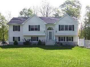 3 Riverview Cir, Poughkeepsie, NY 12601