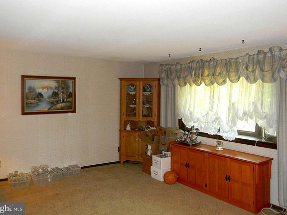 3rd image of 2212 Oakwood Ln