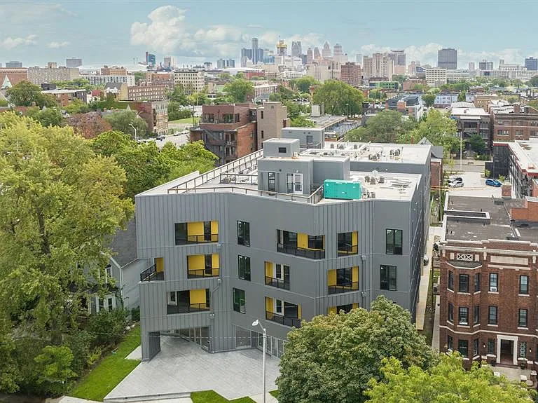 655 W Willis St #304 — Photo 3