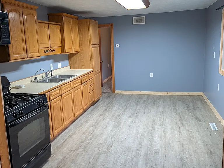 205 N Chestnut Ave — Photo 3