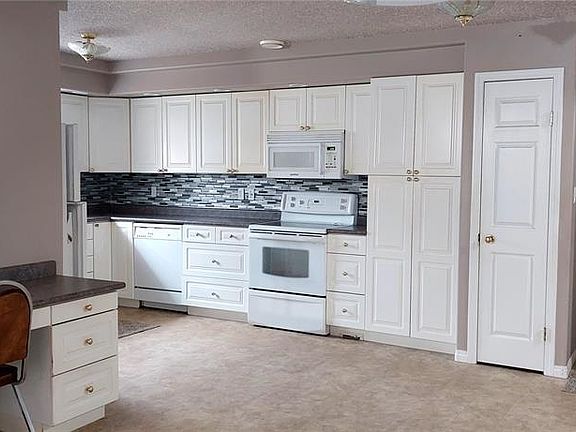 5th image of 721 3rd St NE