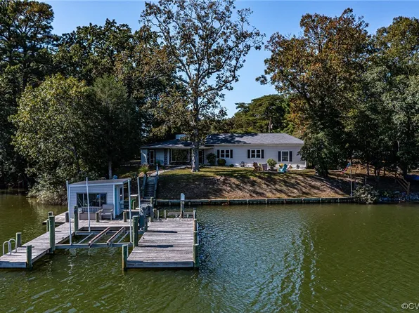 504 Oyster Point Dr, Reedville, VA 22539