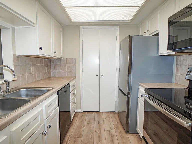 1121 Signal Ridge Pl — Photo 9