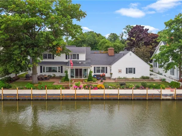 5069 Park Dr, Vermilion, OH 44089