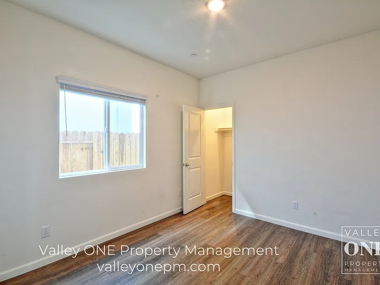933 Tipton Ln — Photo 43