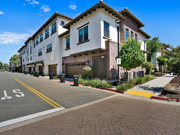 1991 Barcenilla Ln — Photo 4